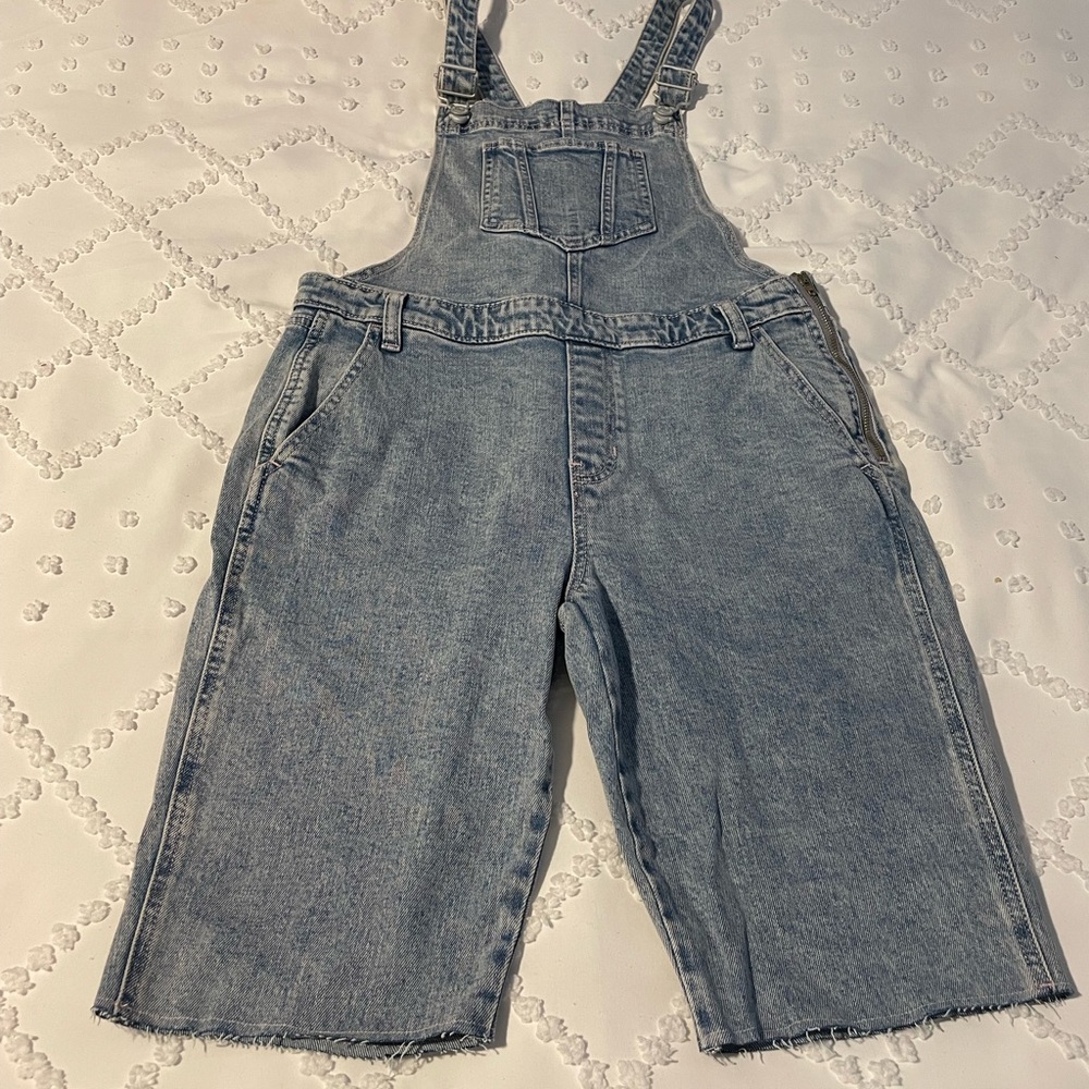 Old navy Bermuda overalls size 8